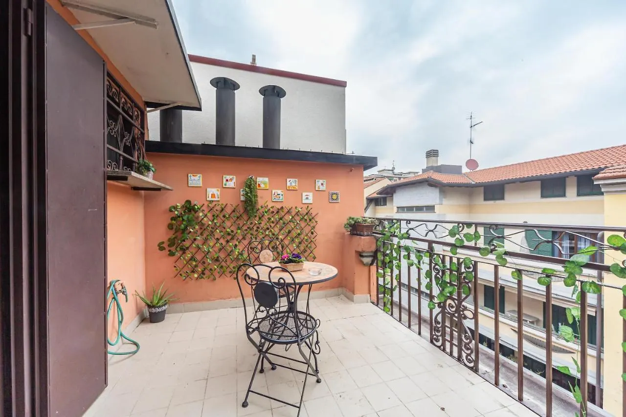 Apartament Cozy Apt With Terrace - 500 M Far From Zara M5 Mediolan