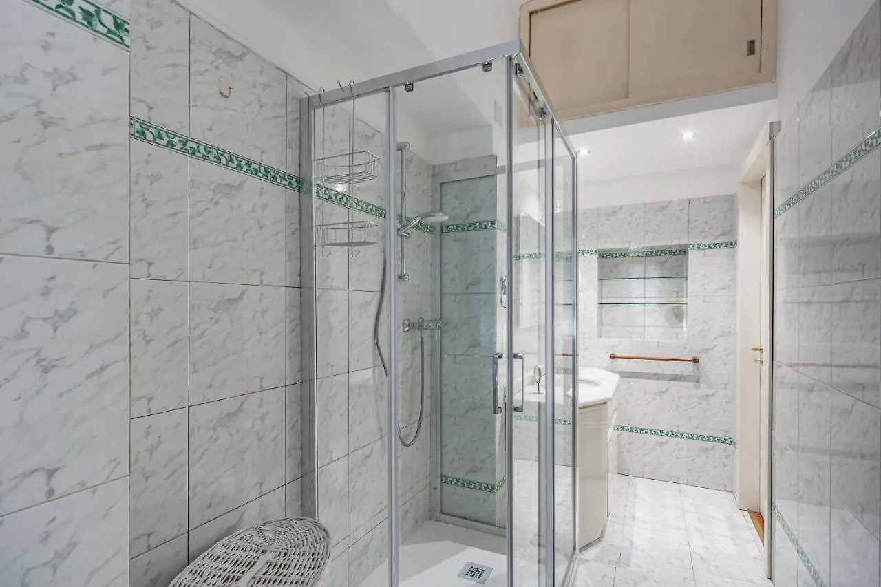 Apartament Cozy Apt With Terrace - 500 M Far From Zara M5 Mediolan 0*,  Włochy